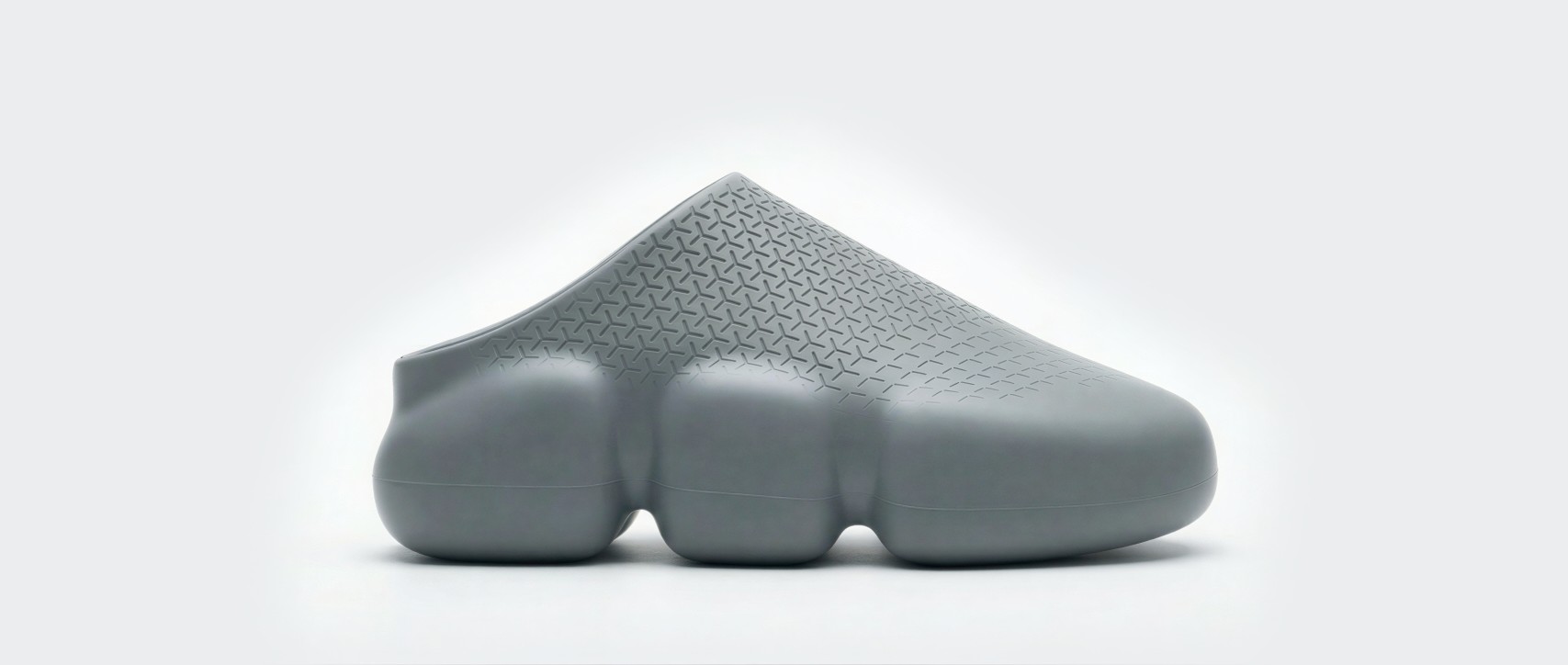 El sneaker mule Kimi en gris